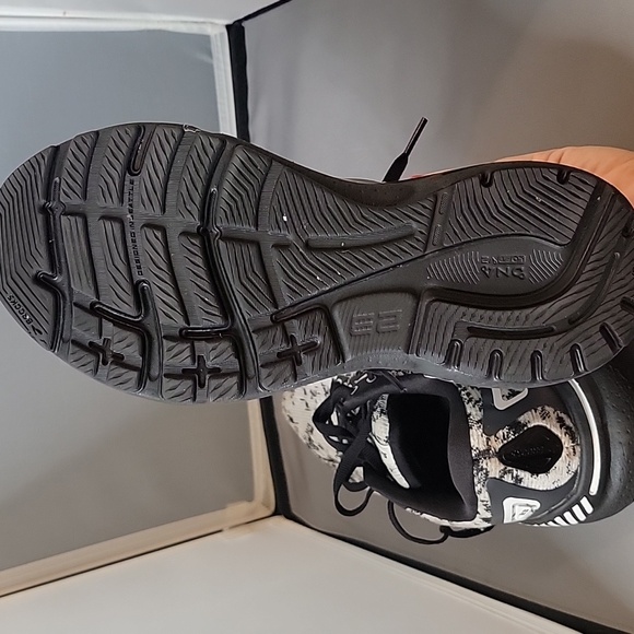 Brooks Adrenaline GTS 23 Size 9 - NEW - Picture 7 of 9